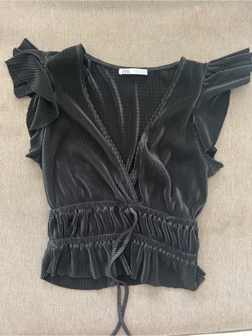 Zara pleated v neck ruffle top size s